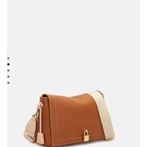 Elegant Tan Leather Shoulder Bag Carolina Herrera New Medium size